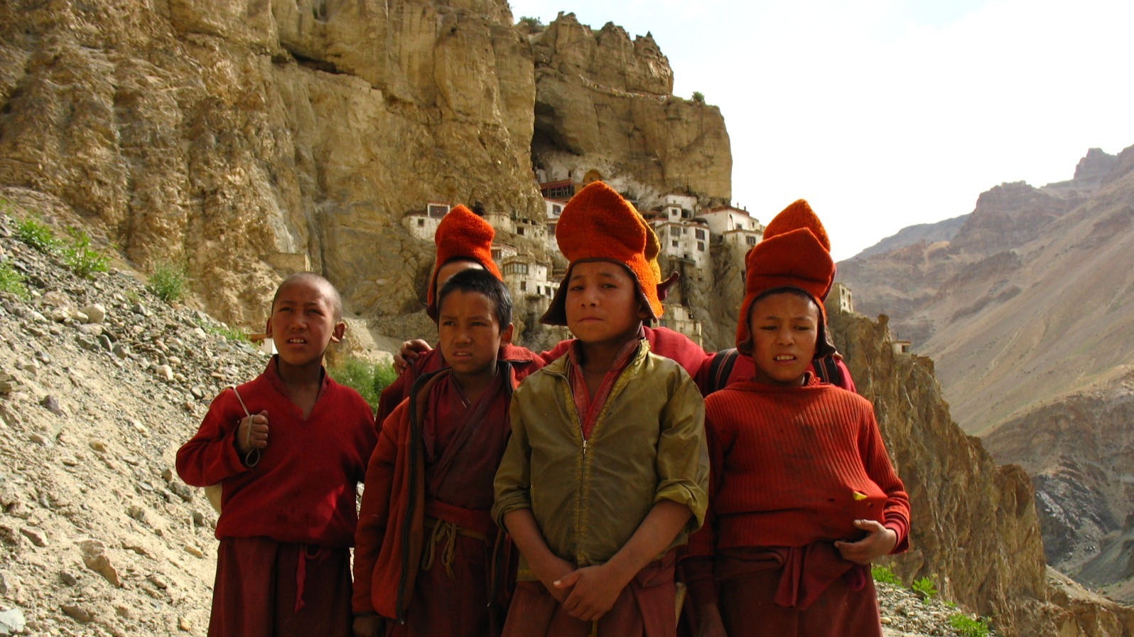 Phuktal_Gompa_Monastery_boys